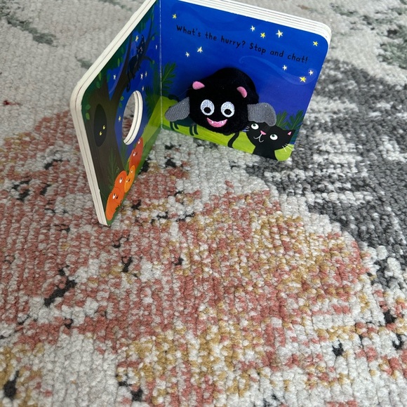 Baby Toddler Finger Puppet Halloween Board Book Spooky Spooky Little Bat - Picture 5 of 5